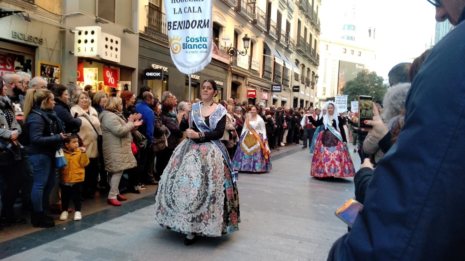 Representar Nutrición Fonética FIESTAS.- Benidorm estuvo representando en el desfile de la provincia en  Madrid – festesbenidorm
