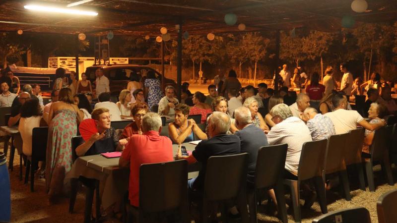 BENIDORM (Ermita).- El Sopar d’Estiu del Roser reúne a más de 200 personas en la Ermita de Sanz
