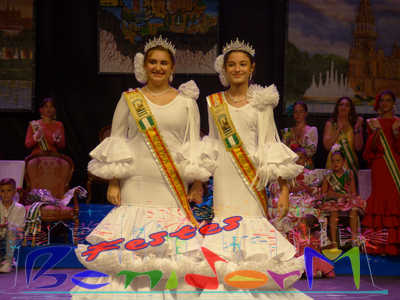 BENIDORM (Regionales).-  La joven Elia Romero Pozo y la niña Mayra Jiménez Van der Vekken nuevas Reinas de la Casa de Andalucía del 2023